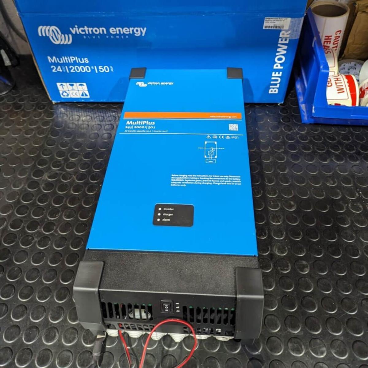 MultiPlus 24/2000/50-50 Unboxing