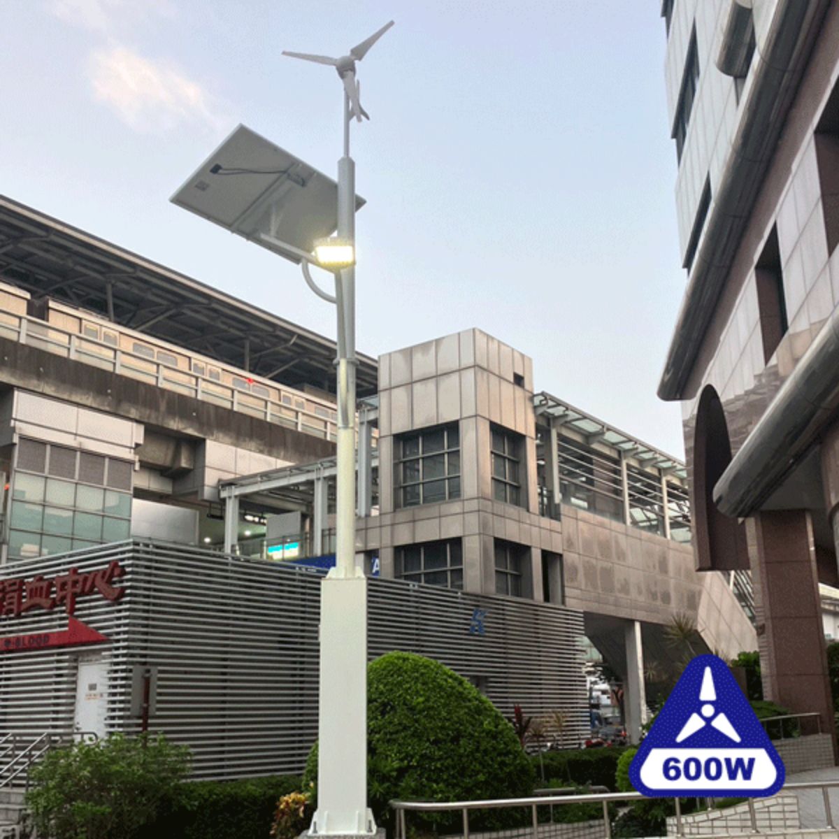 A 600W variant of Automaxx Wind & Solar Hybrid Street Light System with its wind turbine and solar panel