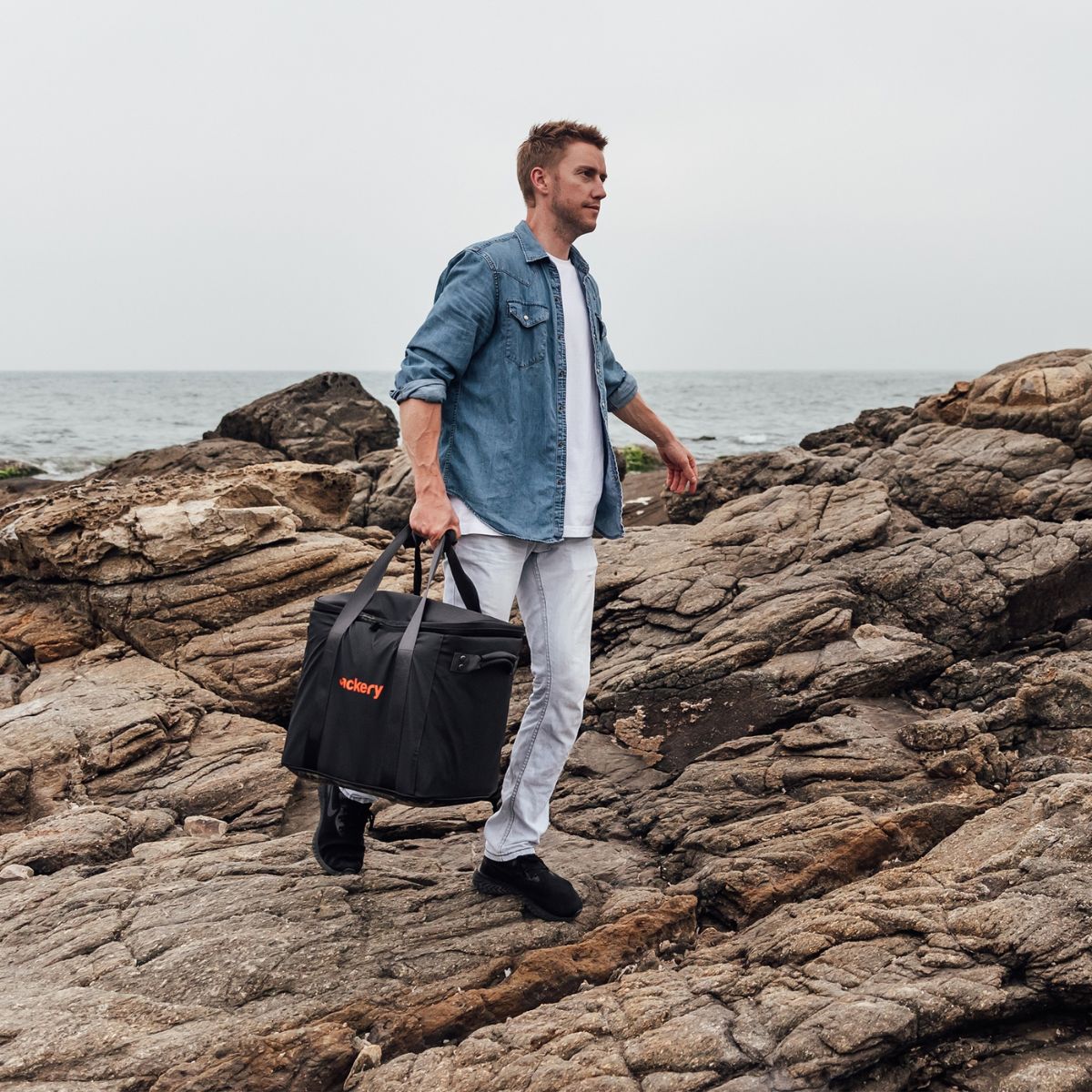 Jackery E2000 Pro Carrying Case Bag displaying its portability and easy to carry