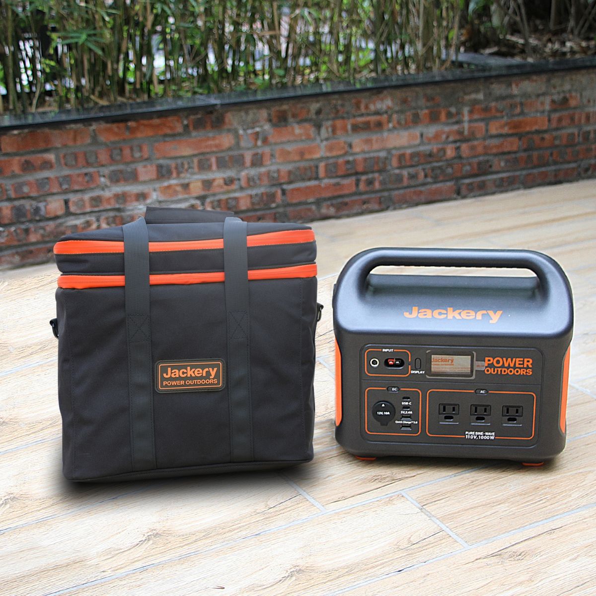 Jackery Power Medium Carrying Case and the Jackery Explorer 500/550